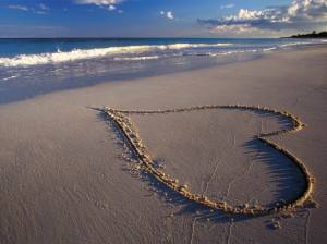 cuore-sulla-spiaggia
